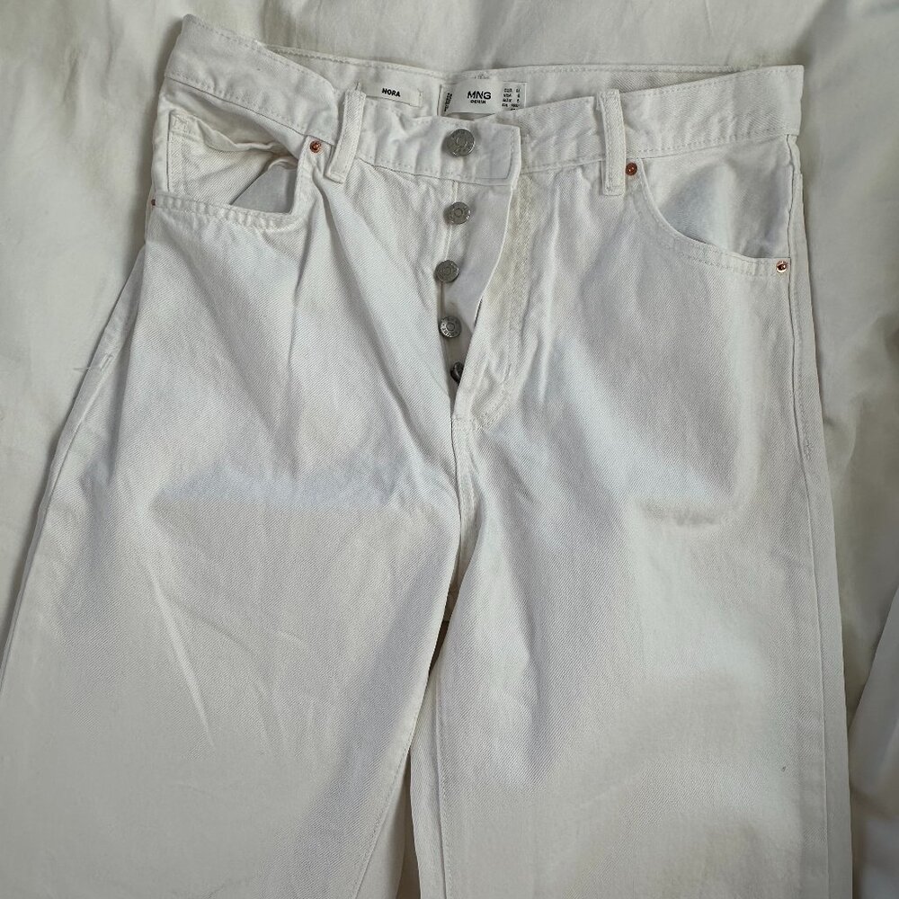White High Waisted Mango Flare Jeans, size 6